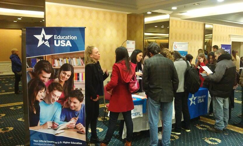 Gran concurrencia a la Feria de Universidades de EducationUSA